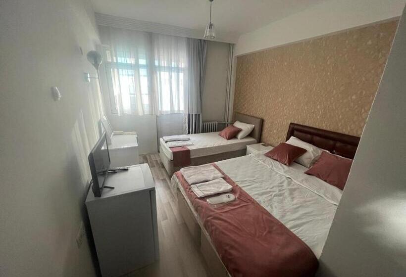 Трехместный Номер Стандарт с Балконом, Ararat