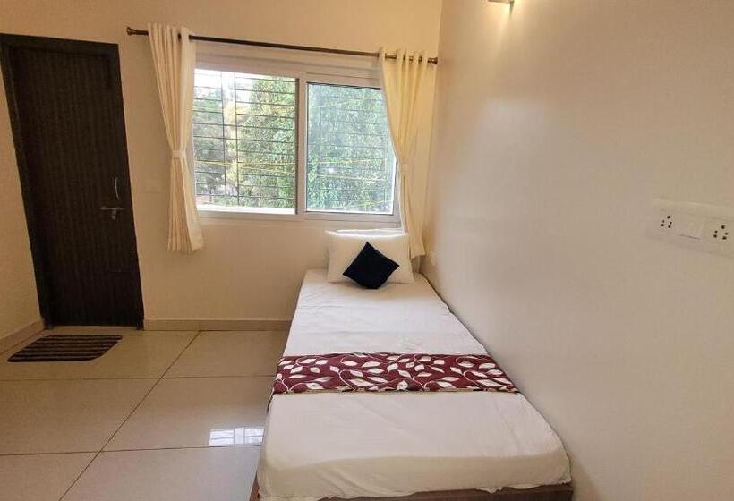 带阳台两卧公寓, The Suites