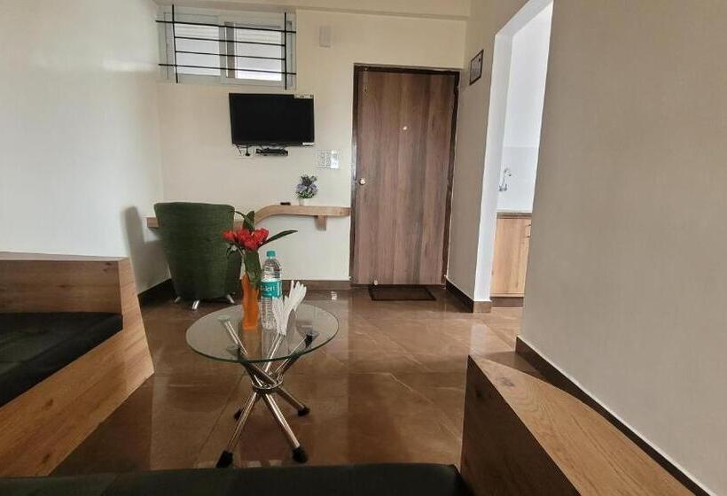 单卧家庭公寓, The Suites