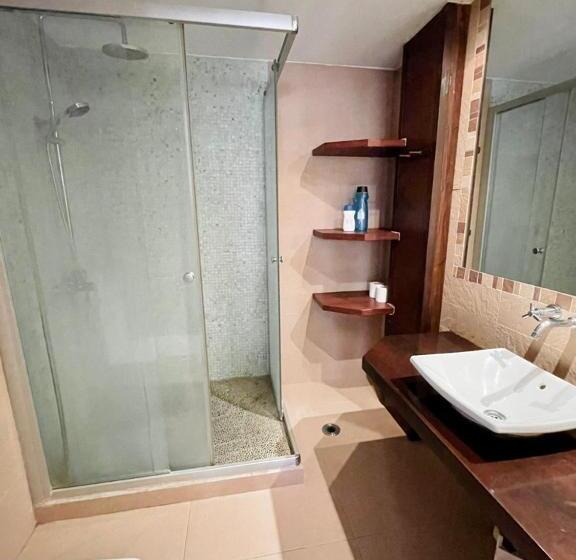 バルコニー付きスタンダードルーム, Ensuite Double Room With Balcony In Shared Apartment In Center Of Santa Eularia With Sea View And Cl