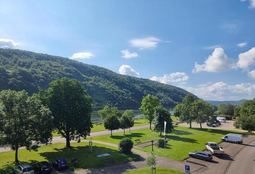 Номер Стандарт, Gasthaus Korneli