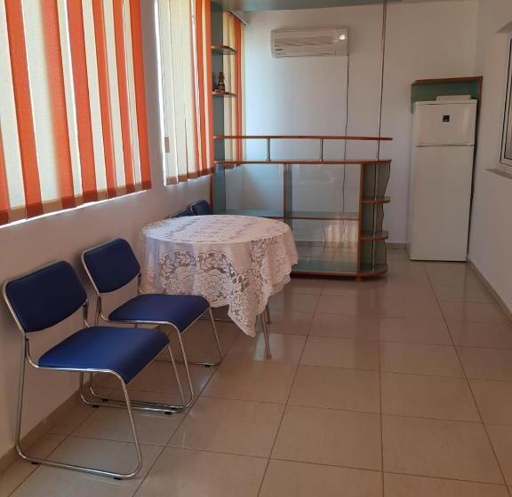 سوییت خانوادگی, Casa Adina