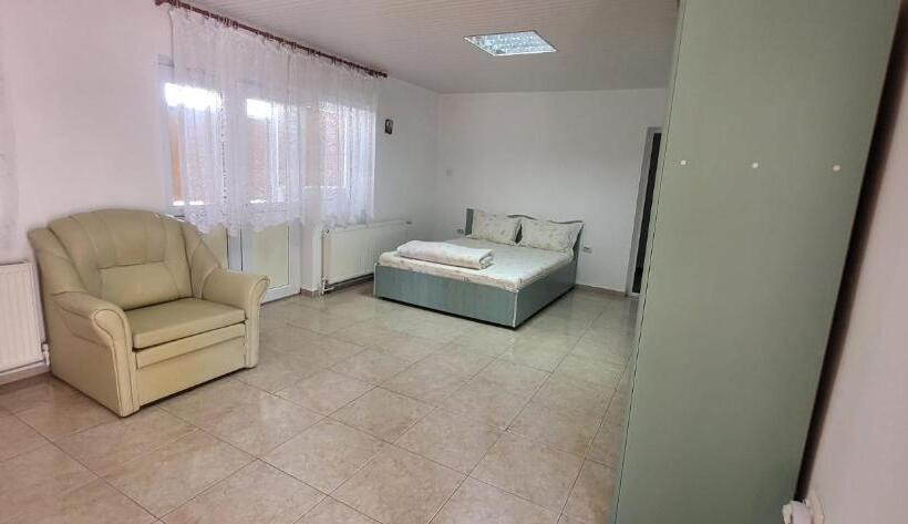 سوییت خانوادگی, Casa Adina