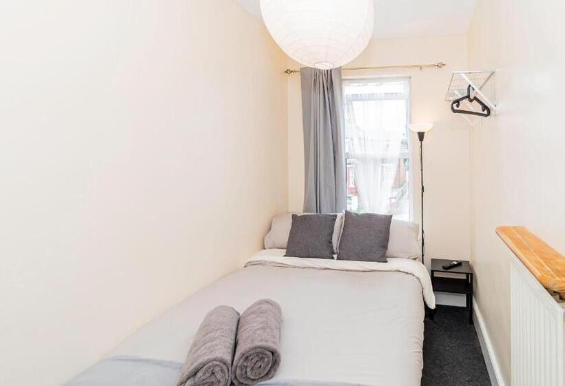 스탠다드 룸 공동 욕실, Shirley House 5, Guest House, Self Catering, Self Check In With Smart Locks, Use Of Fully Equipped K