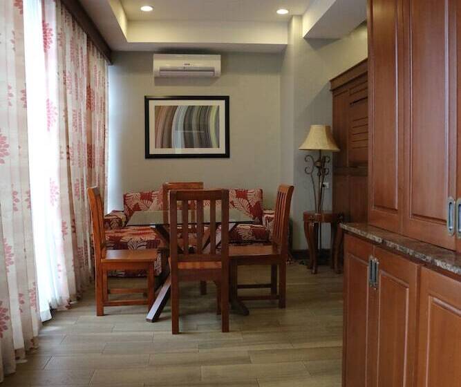 套房, Paragon Hotel And Suites