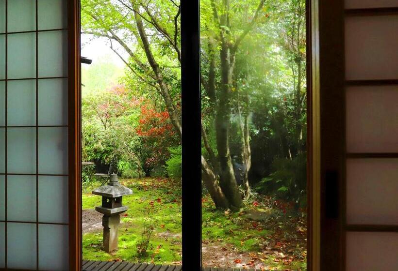 Семейный Номер, Yufuin Onsen Ryokan Hananomai