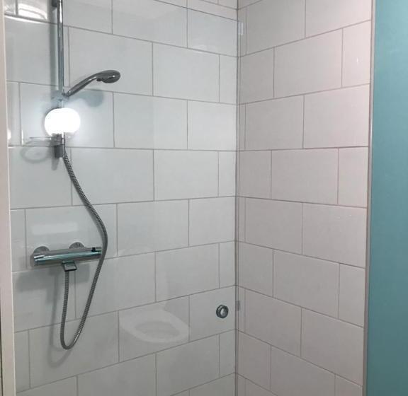 Номер Стандарт Индивидуальный Совместная Ванная, E City B&b
