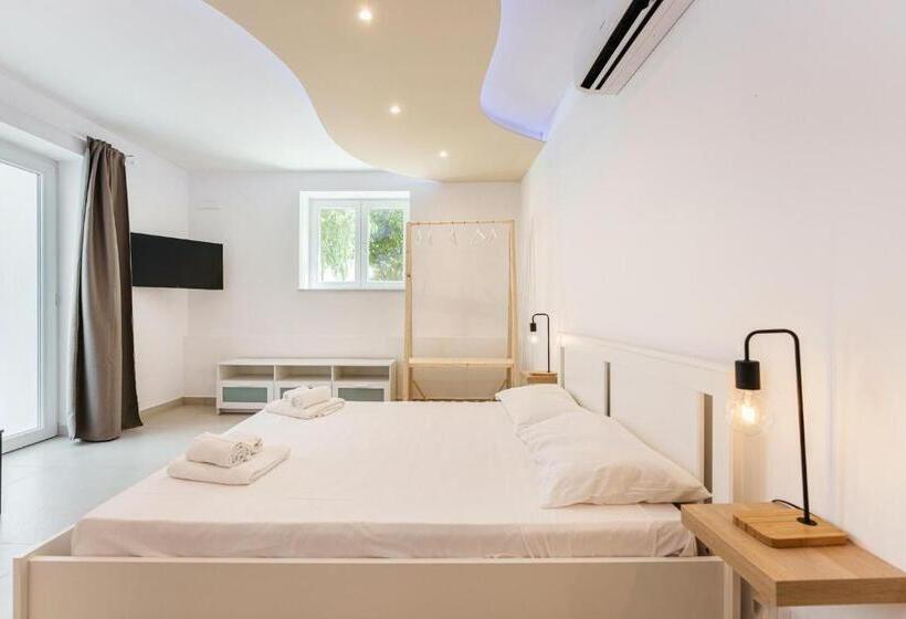 Standard Szoba King Size Bed, Il Poeta Nella Vigna