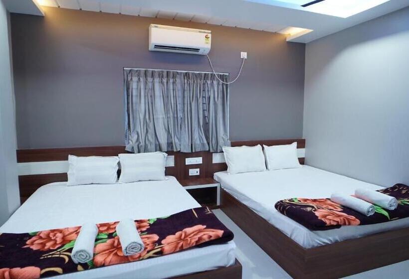 디럭스 4인 룸, Diya Lodge !! Near Toy Train Park !! New Digha !!