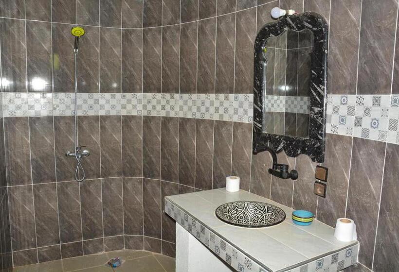 غرفة قياسية ثلاثية, Sahara House