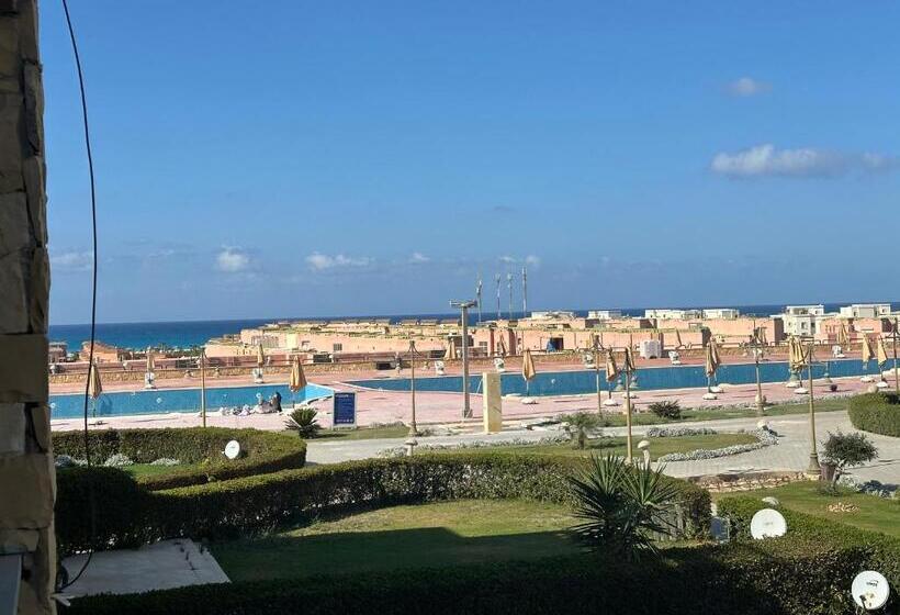 آپارتمان 1 خوابه با چشم‌انداز استخر, بلومار Blumar
