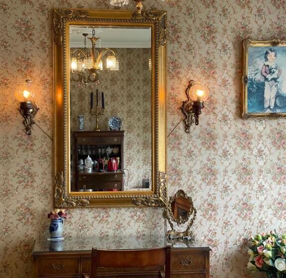 ガーデンビューデラックスルーム, Luxurious Classical Dutch Styled Room In City Centre Of The Hague