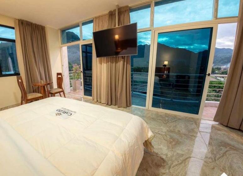 스위트, Caruzo Hotel And Suites