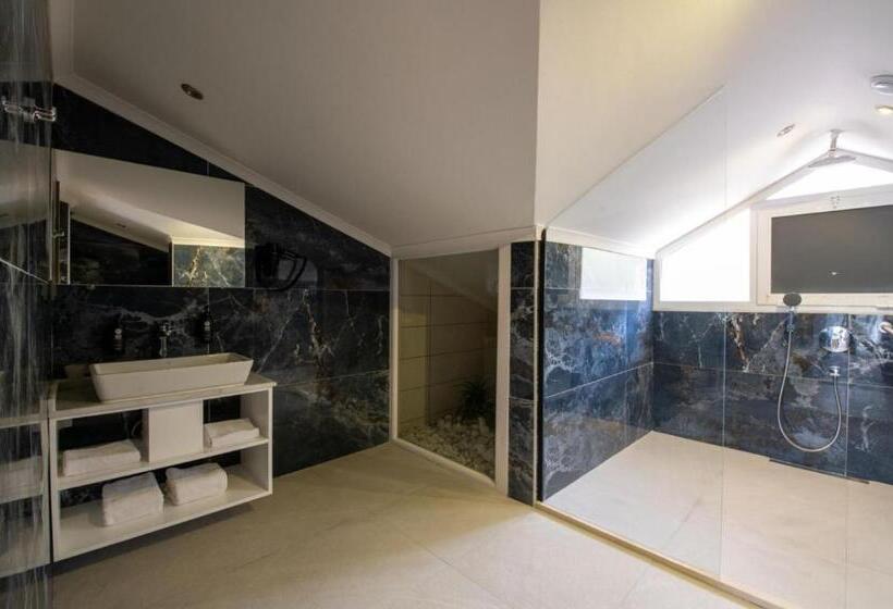 Номер Deluxe с Гидромассажем, Ramada by Wyndham Fethiye Oludeniz