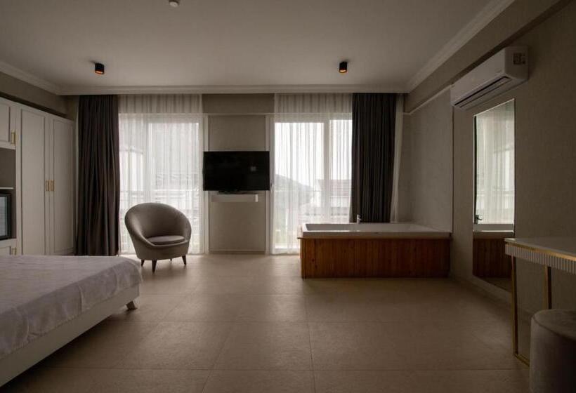 Номер Deluxe с Гидромассажем, Ramada by Wyndham Fethiye Oludeniz