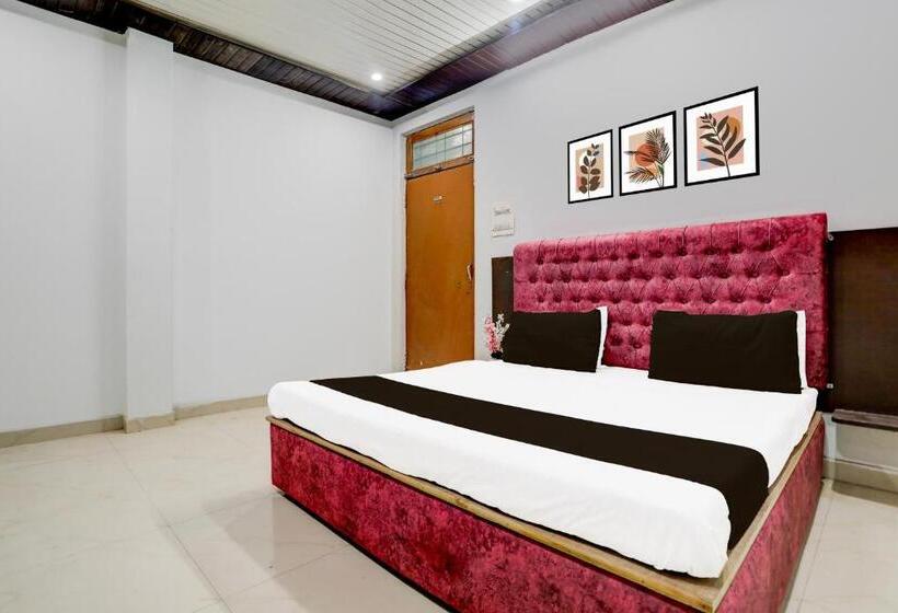Номер Стандарт Трехместный, Oyo Hotel Dharma Stay