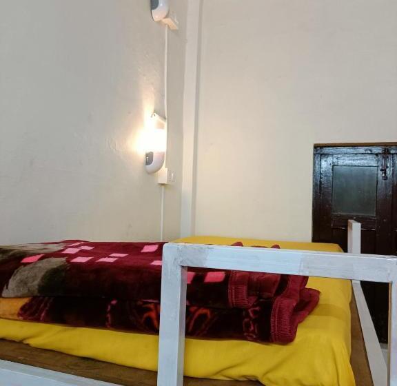 共用房间的床, Baba Neeb Karori Hostel