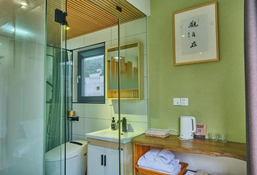 Номер Стандарт с Балконом, Nature Cure Village Lodge 婺源自在舍民宿