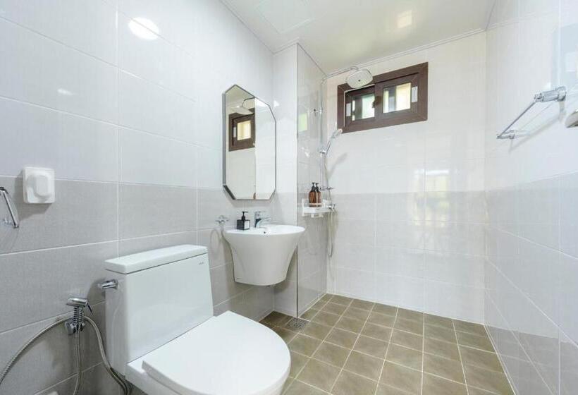Четырехместный Номер Стандарт, Jeju Aewol Hongsland Pension