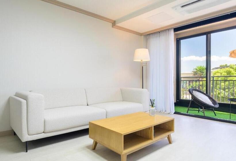 Номер Стандарт, Jeju Aewol Hongsland Pension