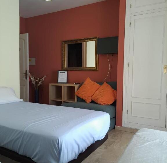 اتاق استاندارد سه نفره, Hostal Montys