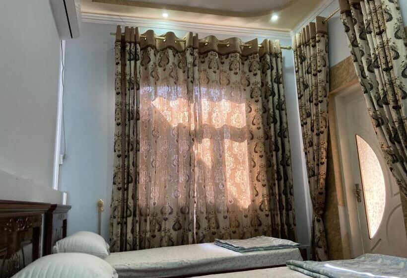 اتاق استاندارد سه تخته با چشم‌انداز باغ, Hostel Old Street
