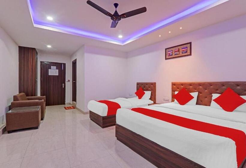 חדר קלאסי לשלושה, O Satya Shiv Inn