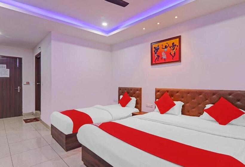חדר קלאסי לשלושה, O Satya Shiv Inn