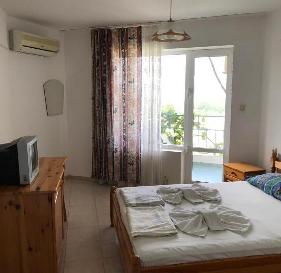 Номер Стандарт Трехместный, Family Hotel Sinemoretz