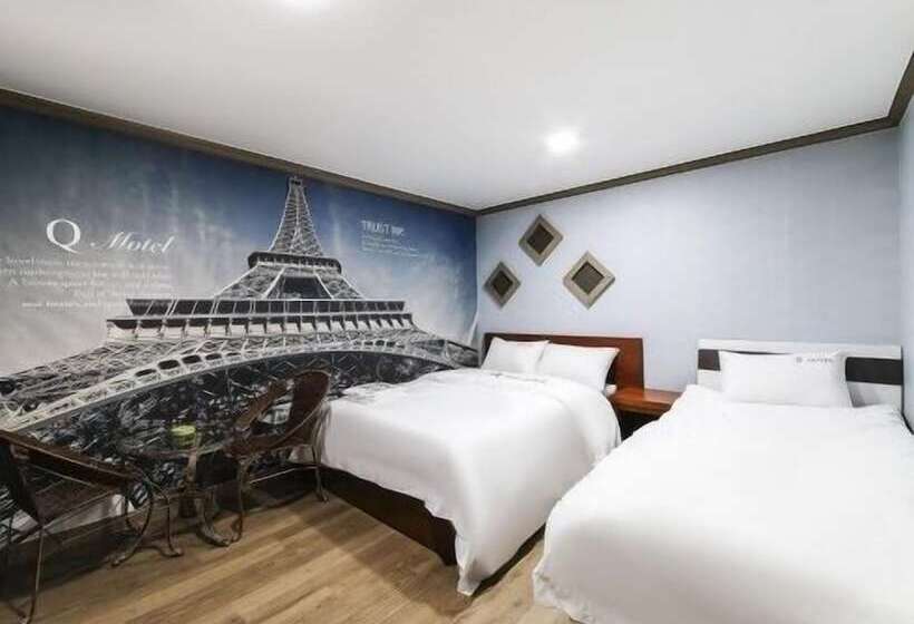اتاق استاندارد سه نفره, Happy Q Motel