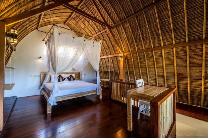 Семейное Бунгало, Bunga Laut Bungalow