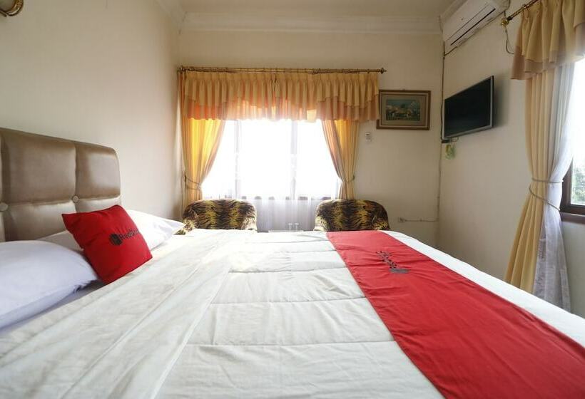 Номер Deluxe, Capital O Hotel Andalus Cibogo Puncak