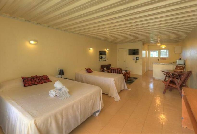 اتاق استاندارد با چشم‌انداز استخر, Kiikii Inn & Suites