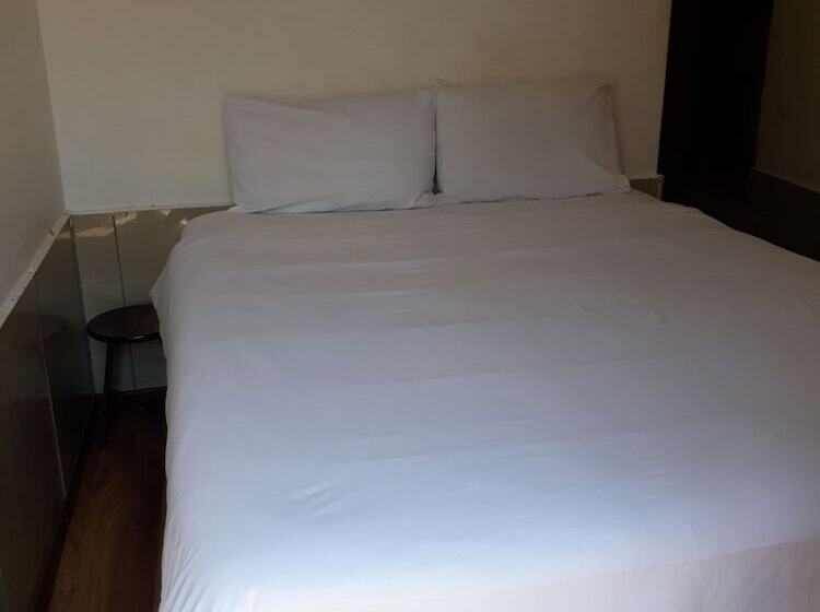 Номер Стандарт, Accoustix Backpackers Hostel