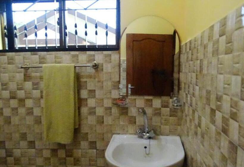 اتاق استاندارد سه نفره, Mgulani Lodge