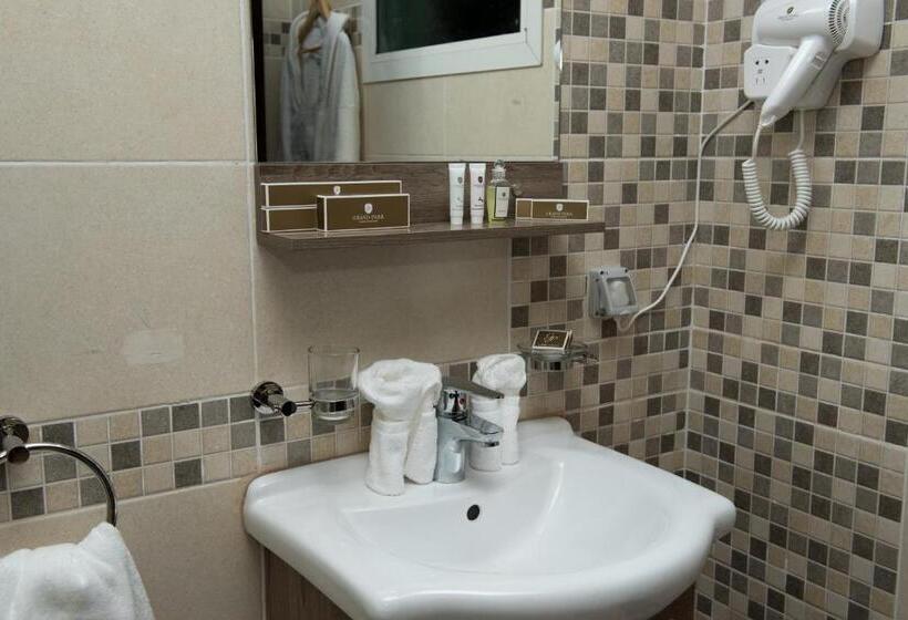 스위트 킹사이즈 침대, Verta Hotel Qouraish