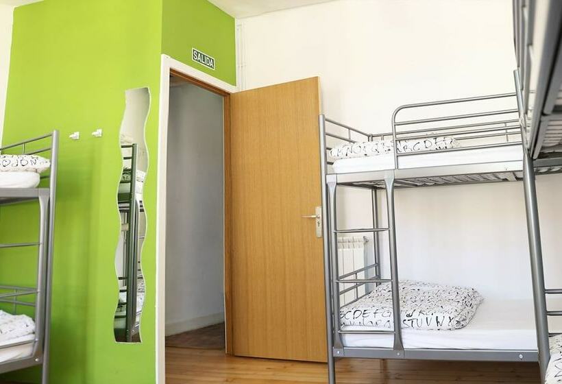 מיטה בחדר משותף, Leon Hostel