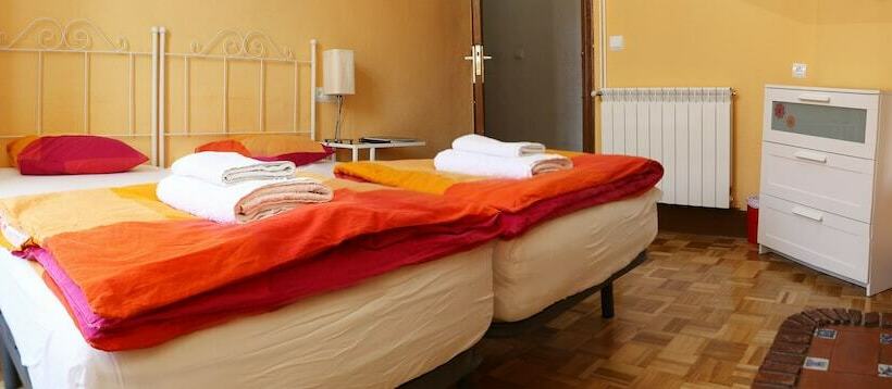 חדר סטנדרט חדר אמבטיה משותף, Leon Hostel