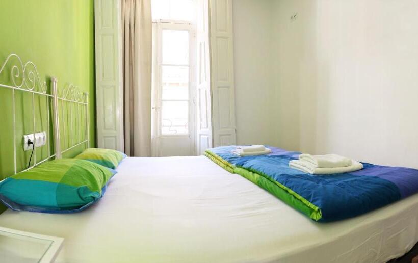 חדר סטנדרט חדר אמבטיה משותף, Leon Hostel