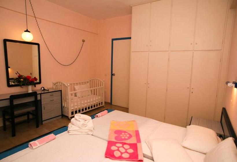 Семейные Апартаменты, Glyfada Gorgona Apartments