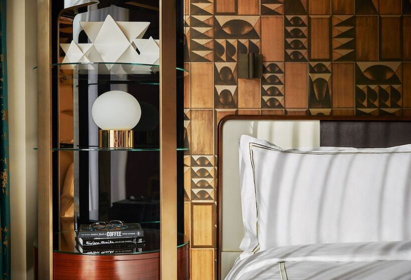 חדר דלוקס נוף לאגם, Viceroy Chicago