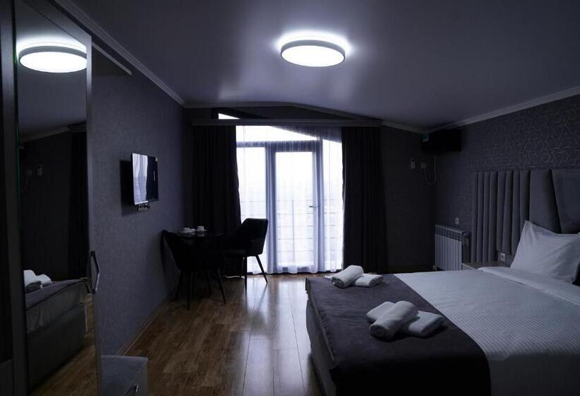 اتاق لوکس با بالکن, Mini Hotel Ocean