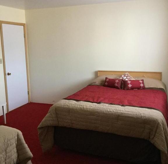 Апартаменты 1 Спальня с Балконом, Cedars Motel