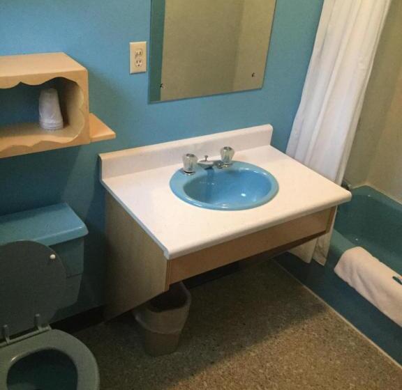 스위트 킹사이즈 침대, Cedars Motel