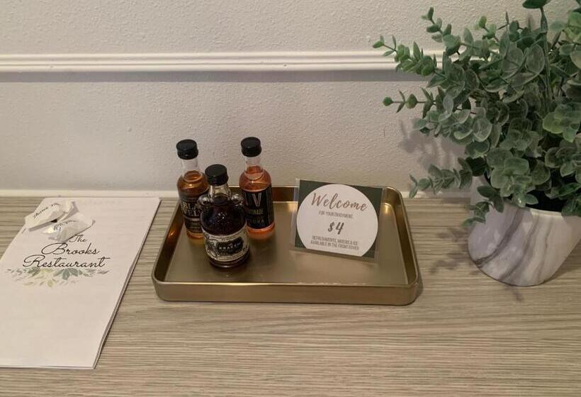 キングサイズベッドのデラックススイート, The Brooks Hotel Restaurant And Lounge