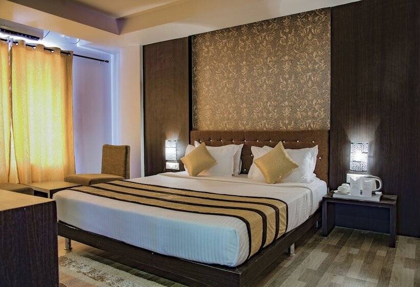 Номер Deluxe, S R Castle