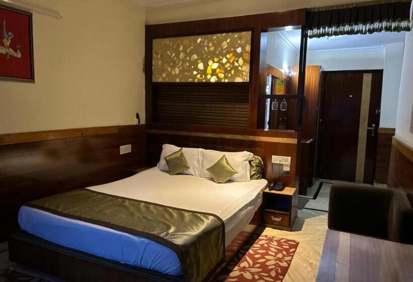 Номер Deluxe, Goroomgo Hotel Gandhi S Paradise Dharamshala