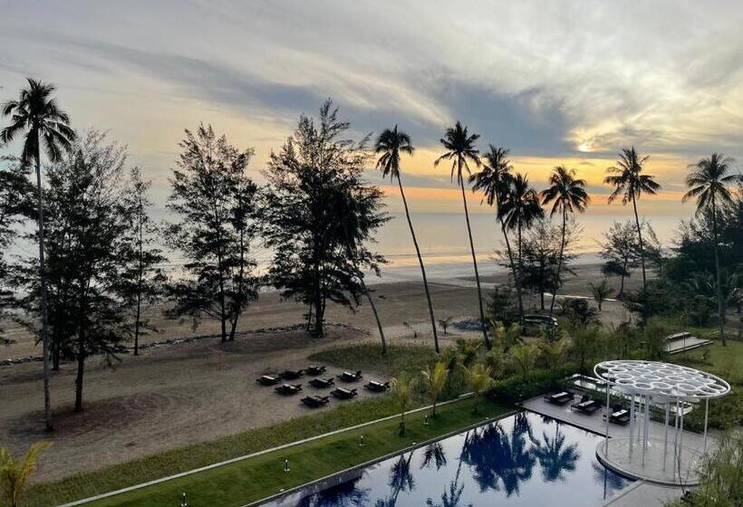 Студио Стандарт Вид на Бассейн, Getawayhub Roxy Sematan Beach Apartment