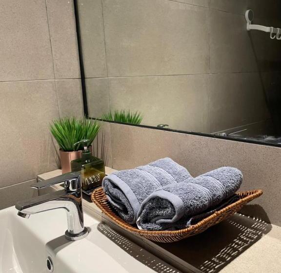 Студио Стандарт Вид на Бассейн, Getawayhub Roxy Sematan Beach Apartment