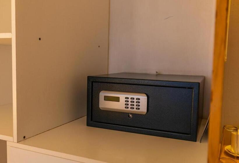 سوئیت با بالکن, Apart Hotel La Herradura   Caja Los Héroes